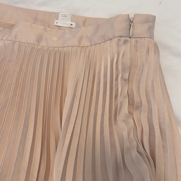 Club Monaco pleated skirt - Picture 3 of 3